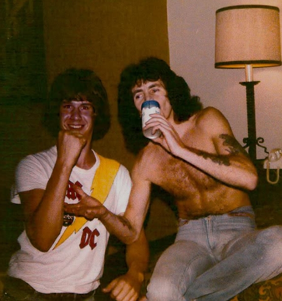 Wade Brooks with Bon Scott in his hotel room after AC/DC's St. Louis show on July 1, 1979